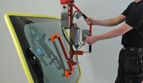 Lifting-sling-for-window-panes-with-a-tilting-module